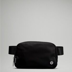 Lululemon Everywhere Belt Bag in Black